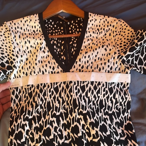 Roberto Cavalli dress SIZE S.Tent Dress
Black.Three-Quarter Sleeve with V-Neck. - Picture 15 of 16